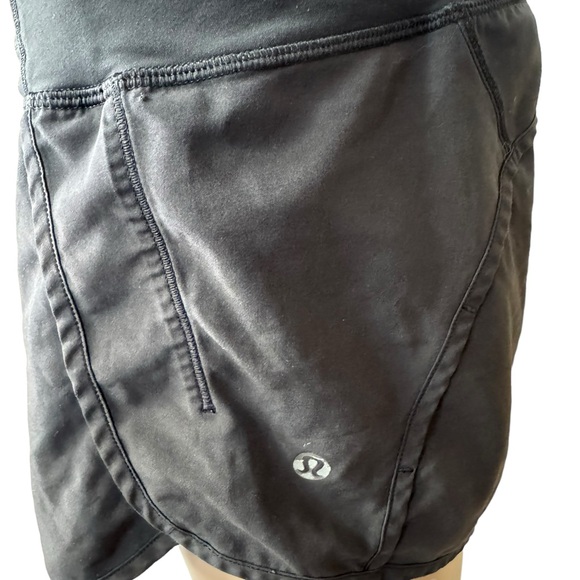 Lululemon black speed shorts size 6 - Picture 3 of 6